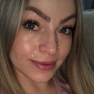 Meet your Posher, Holly